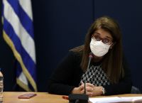 Ενημέρωση κορωνοϊός: Με μάσκες στο χριστουγεννιάτικο τραπέζι