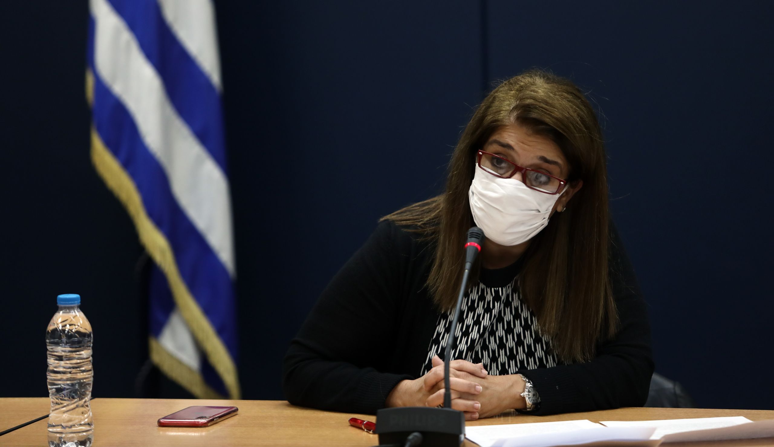 Ενημέρωση κορωνοϊός: Με μάσκες στο χριστουγεννιάτικο τραπέζι