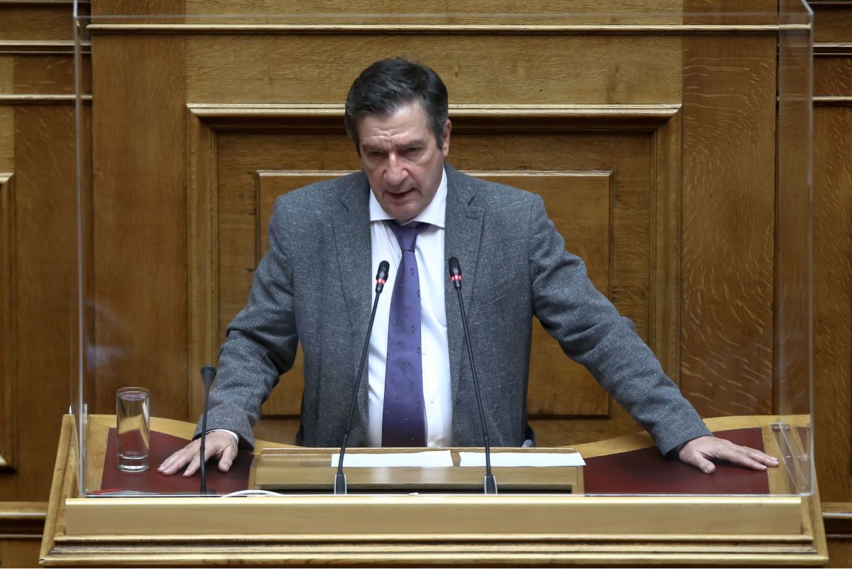 Μηταράκης – Καμίνης: Πολιτική κόντρα για τους πρόσφυγες