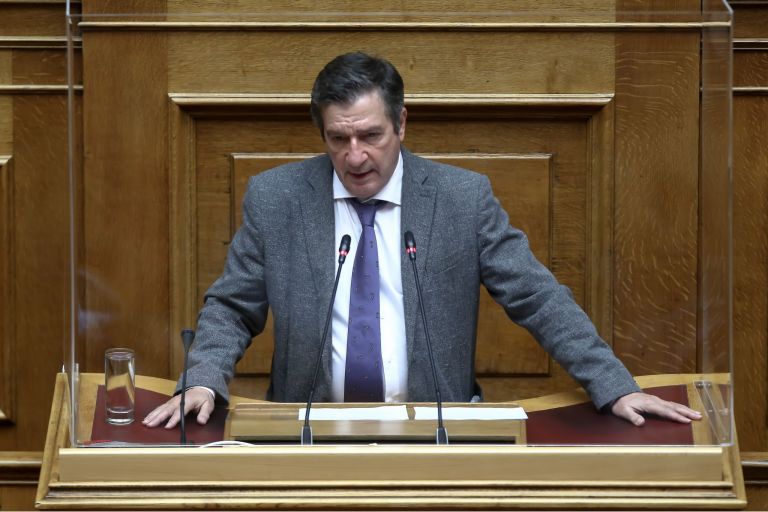 Μηταράκης – Καμίνης: Πολιτική κόντρα για τους πρόσφυγες