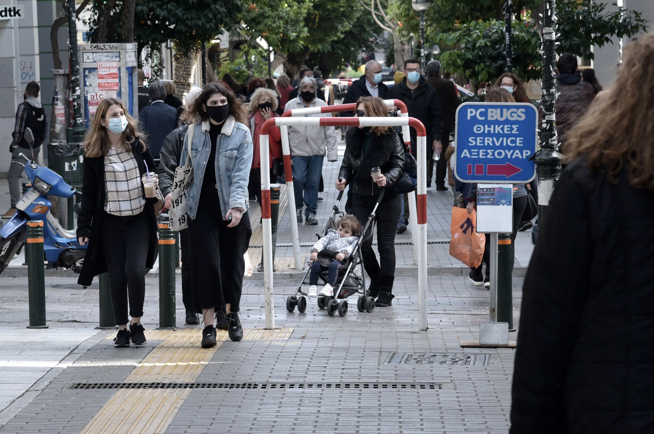 Κίνηση: Αρκετοί είναι αυτοί που βγήκαν για τις αγορές τους σήμερα