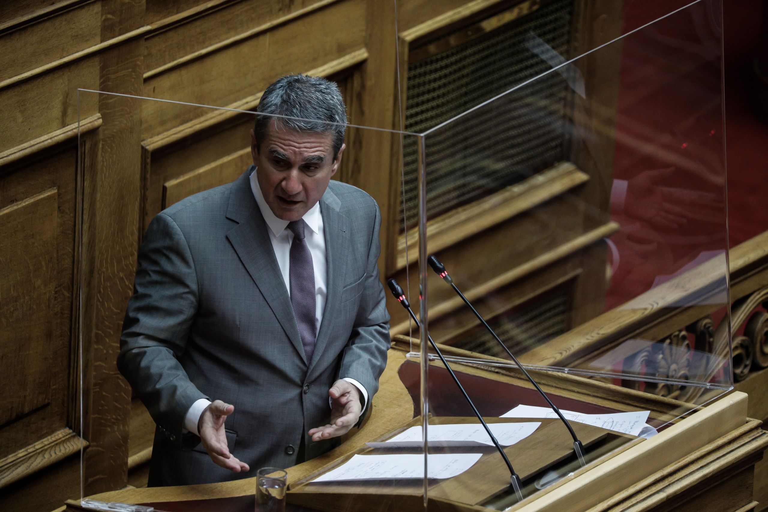 Λοβέρδος ΚΙΝΑΛ: Θα διεκδικήσει την ηγεσία του κόμματος