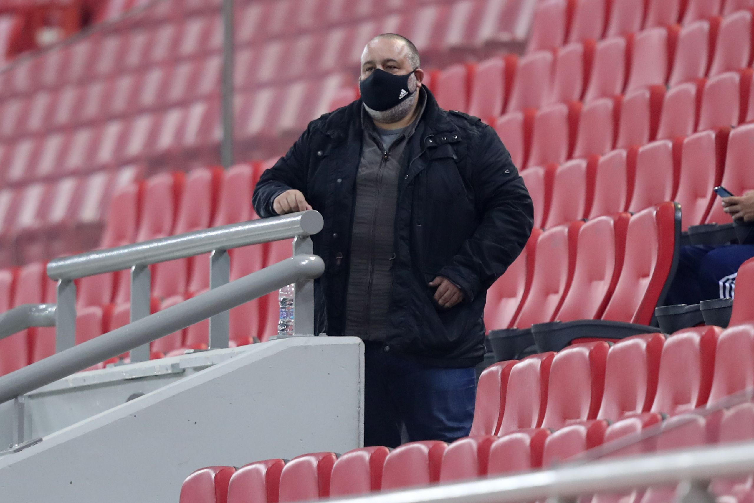Καραπαπάς Βαρούχας: Σκληρή ανάρτηση κατά του πρώην διαιτητή από τον αντιπρόεδρο του Ολυμπιακού