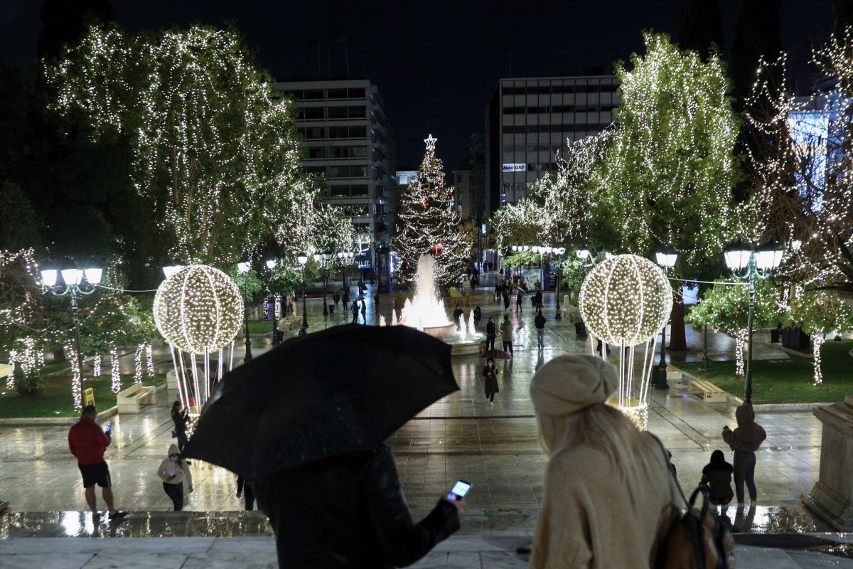 Κρούσματα σήμερα 14/12: Παραμένουν σε υψηλά επίπεδα νεκροί και διασωληνωμένοι – Τα μέτρα για τις γιορτές