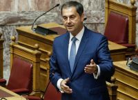 H απίστευτη δήλωση Θεοχάρη για τους θανάτους από κορωνοϊό
