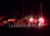 Λαμία φωτιά: Δύο τραυματίες από έκρηξη λόγω πυρκαγιάς – Εκκενώνεται η περιοχή