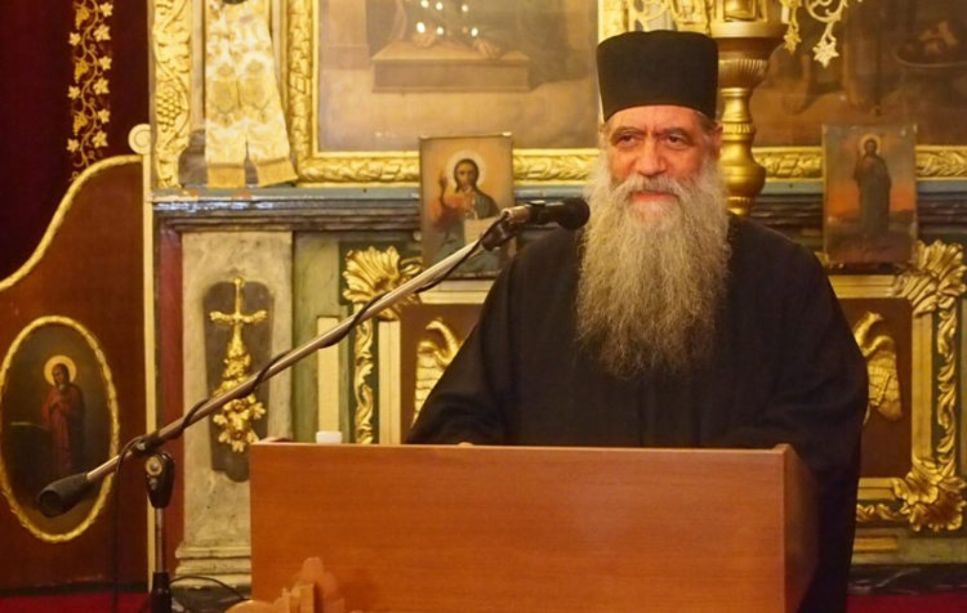 Διασωληνώθηκε Αρχιμανδρίτης που κοινωνούσε πιστούς εν μέσω καραντίνας