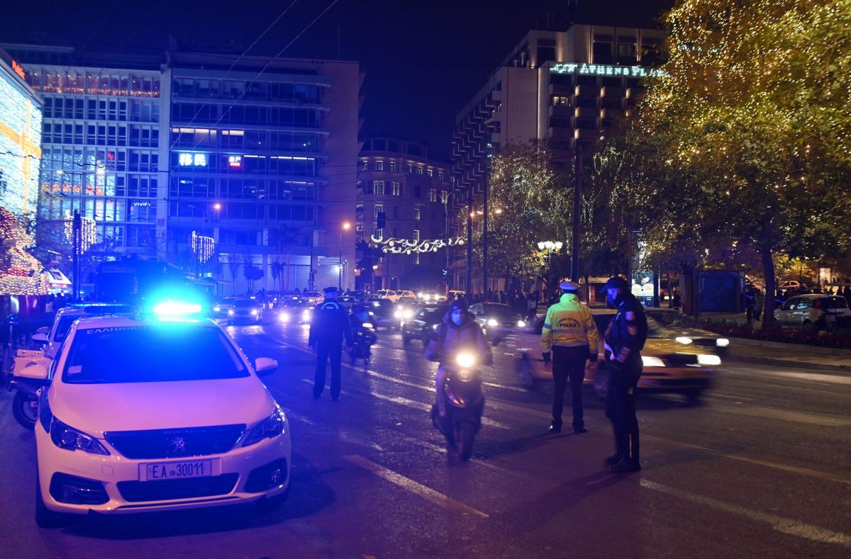 Κορωνοϊός έλεγχοι: Έφοδοι της ΕΛ.ΑΣ σε τέσσερα σπίτια για πάρτι και τζόγο, με 12 συλλήψεις