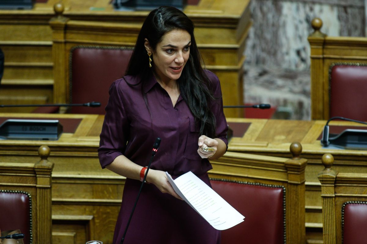 Μιχαηλίδου: Τα μέτρα για την ενίσχυση της αναδοχής