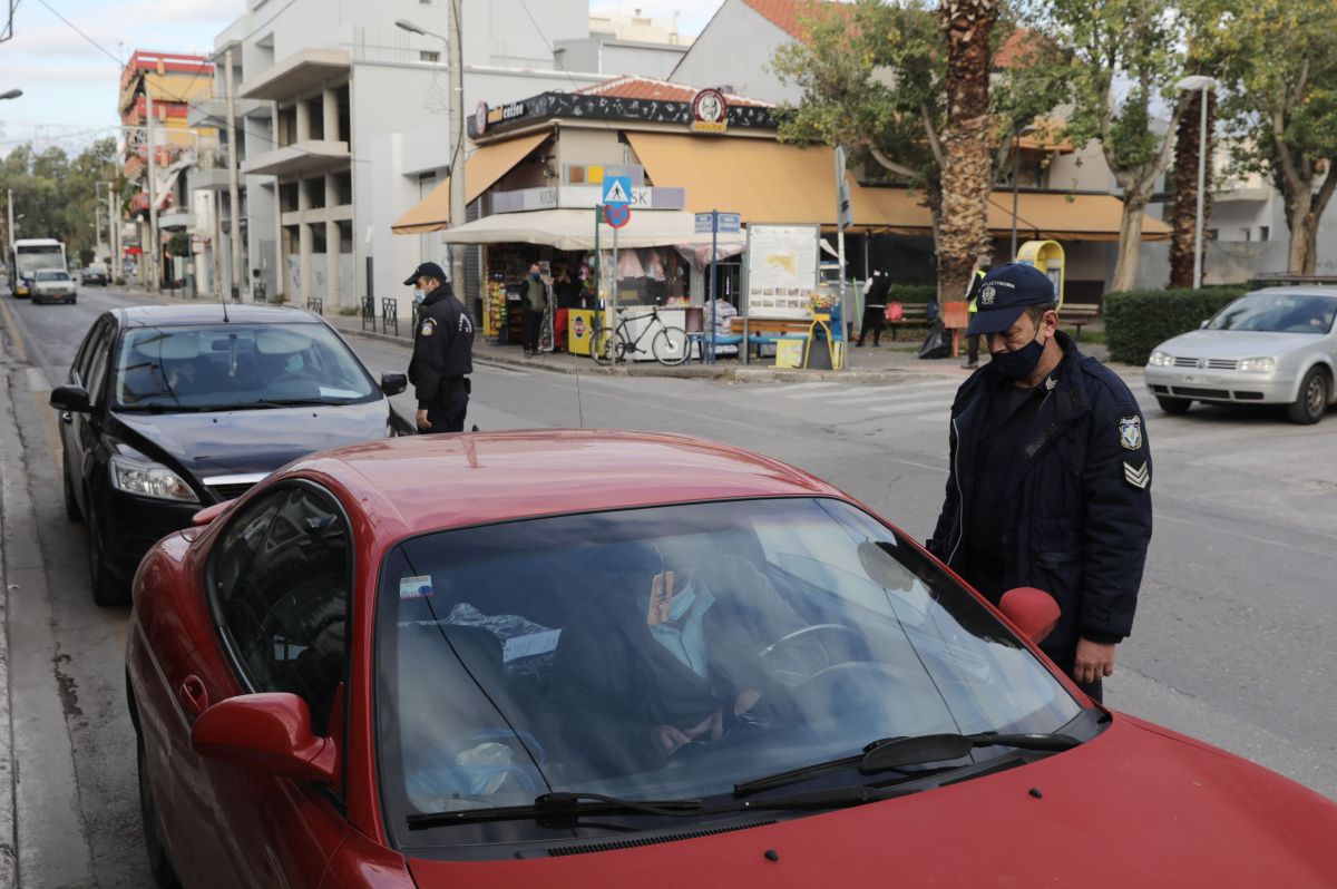 Παρατείνονται τα πρόσθετα περιοριστικά μέτρα σε Δυτική Αττική και Κοζάνη