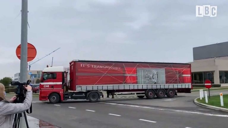 Βρετανία κορωνοϊός: Ξεκίνησαν τα πρώτα φορτηγά με εμβόλια από το Βέλγιο