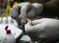 Εμβολιασμοί: Ευπαθείς ομάδες και ηλικίες 70-74 παίρνουν σειρά Εμβολιασμοί: Ευπαθείς ομάδες και ηλικίες 70-74 παίρνουν σειρά