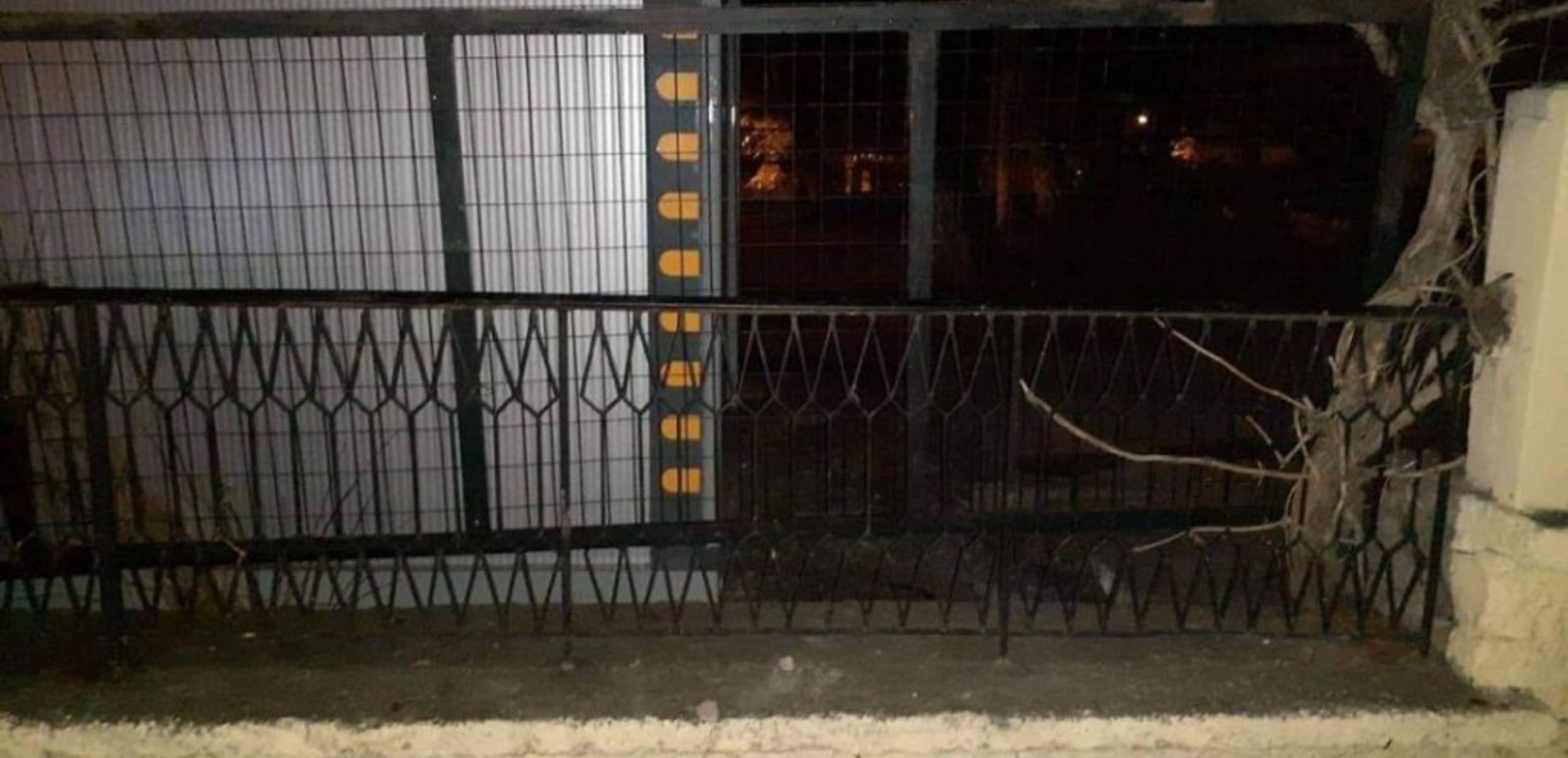Ωραιόκαστρο: Ρατσιστική επίθεση σε δομή με ασυνόδευτα προσφυγόπουλα – Επιχείρησαν να εισβάλουν με μαχαίρια