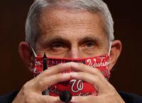 Άντονι Φάουτσι: Μπορούμε να φτάσουμε το ένα εκατομμύριο εμβολιασμούς την ημέρα