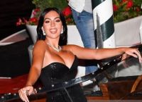 Tζορτζίνα Ροντρίγκεζ: Το κορίτσι του Ρονάλντο ποζάρει με κόκκινα εσώρουχα