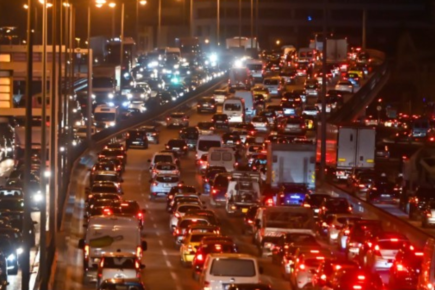 Lockdown Αττική: Παρατηρείται αύξηση της κίνησης των οχημάτων σε σχέση με πέρσι που δεν υπήρχαν μέτρα