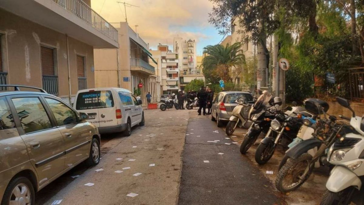 Επέτειος Γρηγορόπουλου: Επίθεση στο ΑΤ Κολωνού από ομάδα νεαρών – Τέσσερις αστυνομικοί τραυματίες