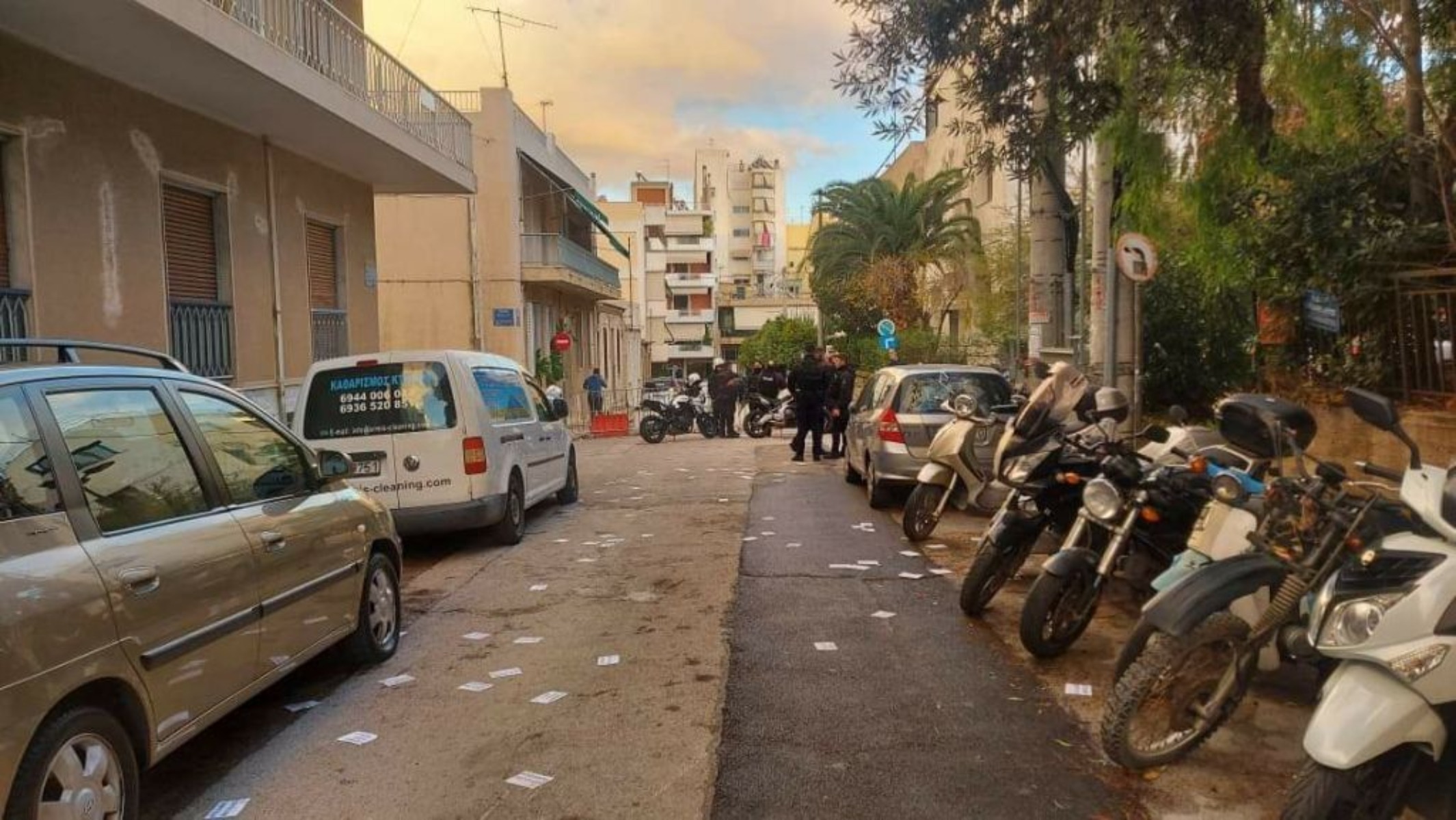 Επέτειος Γρηγορόπουλου: Επίθεση στο ΑΤ Κολωνού από ομάδα νεαρών – Τέσσερις αστυνομικοί τραυματίες