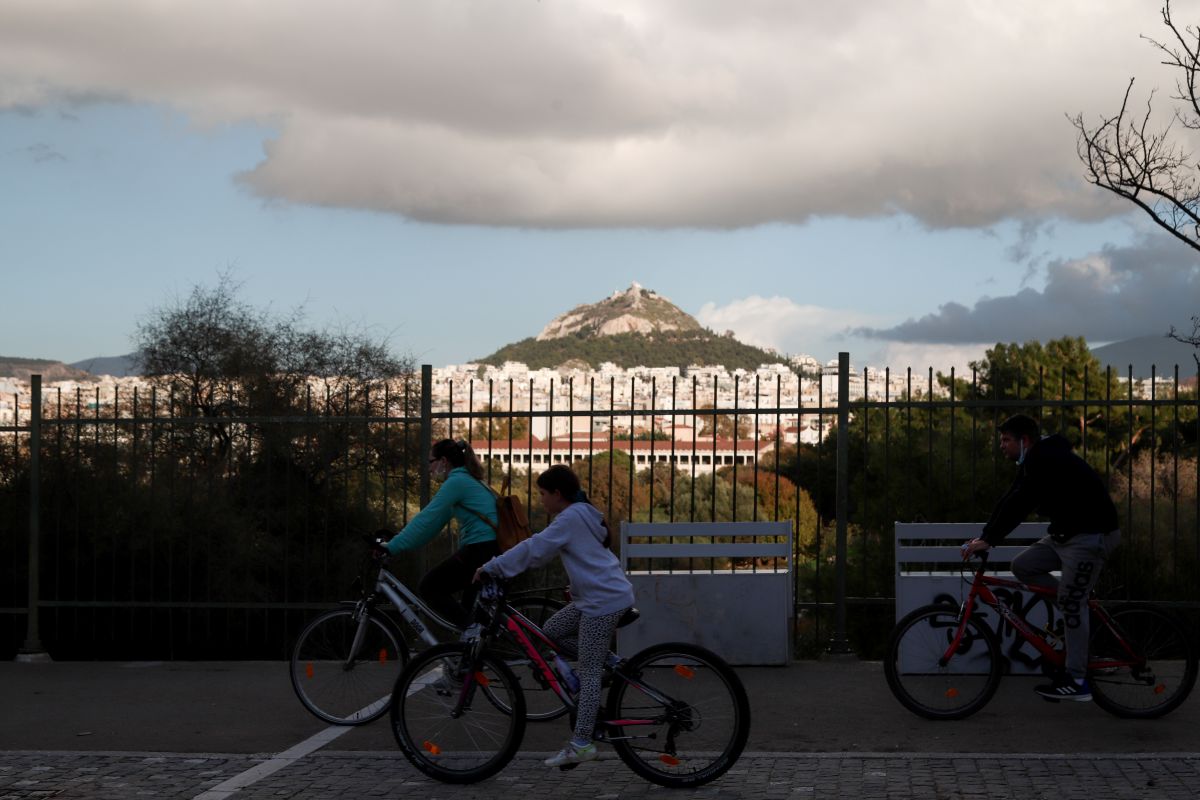 Κορωνοϊός κρούσματα: Στο «κόκκινο» η Αττική – Πού εντοπίζονται οι περισσότερες μολύνσεις