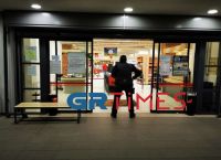 Ένοπλη ληστεία Θεσσαλονίκη: Τρεις οπλισμένοι ληστές έσπειραν τον πανικό σε σούπερ μάρκετ Ένοπλη ληστεία Θεσσαλονίκη: Τρεις οπλισμένοι ληστές έσπειραν τον πανικό σε σούπερ μάρκετ