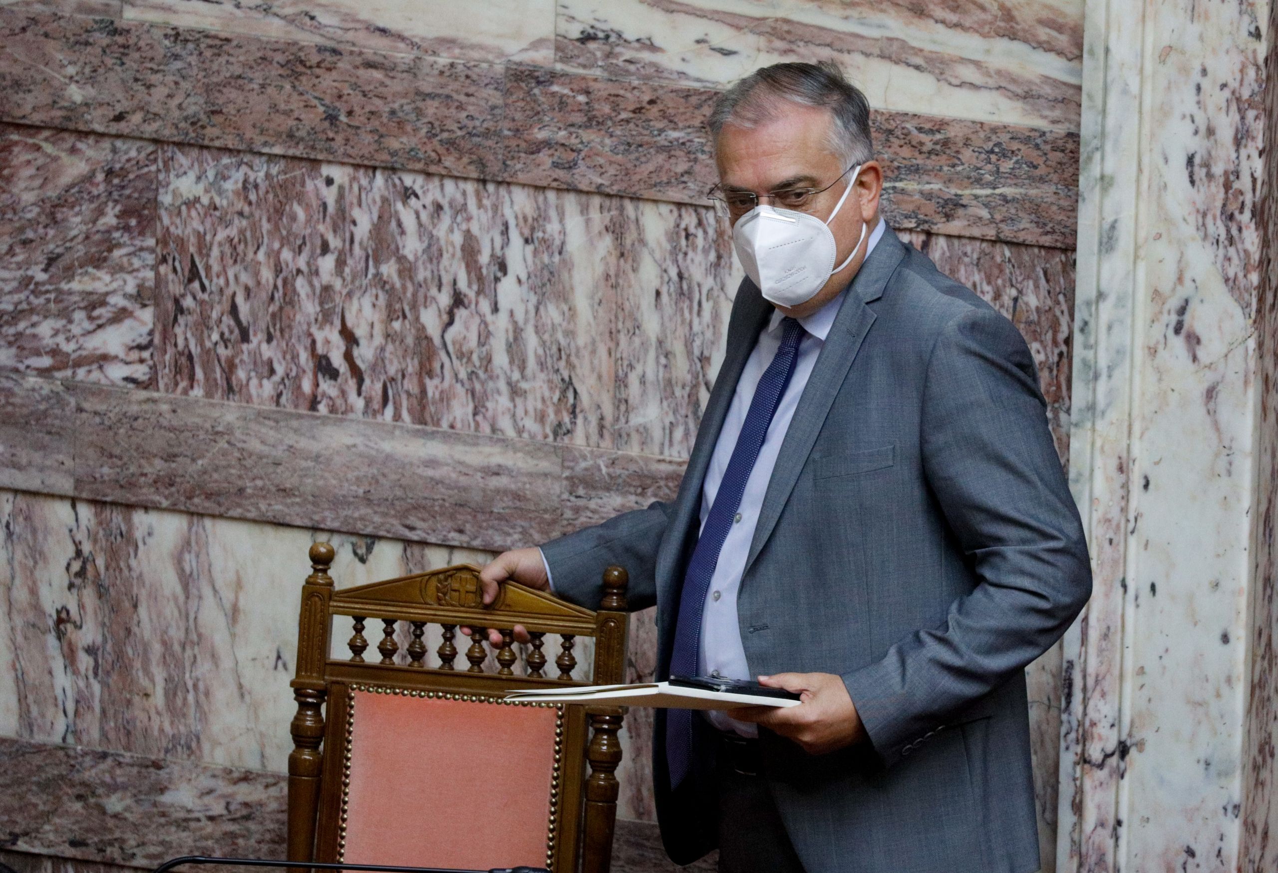 Τάκης Θεοδωρικάκος: Φέτος θα περάσουμε Χριστούγεννα μάχης ενάντια στον κορωνοϊό και ελπίδας