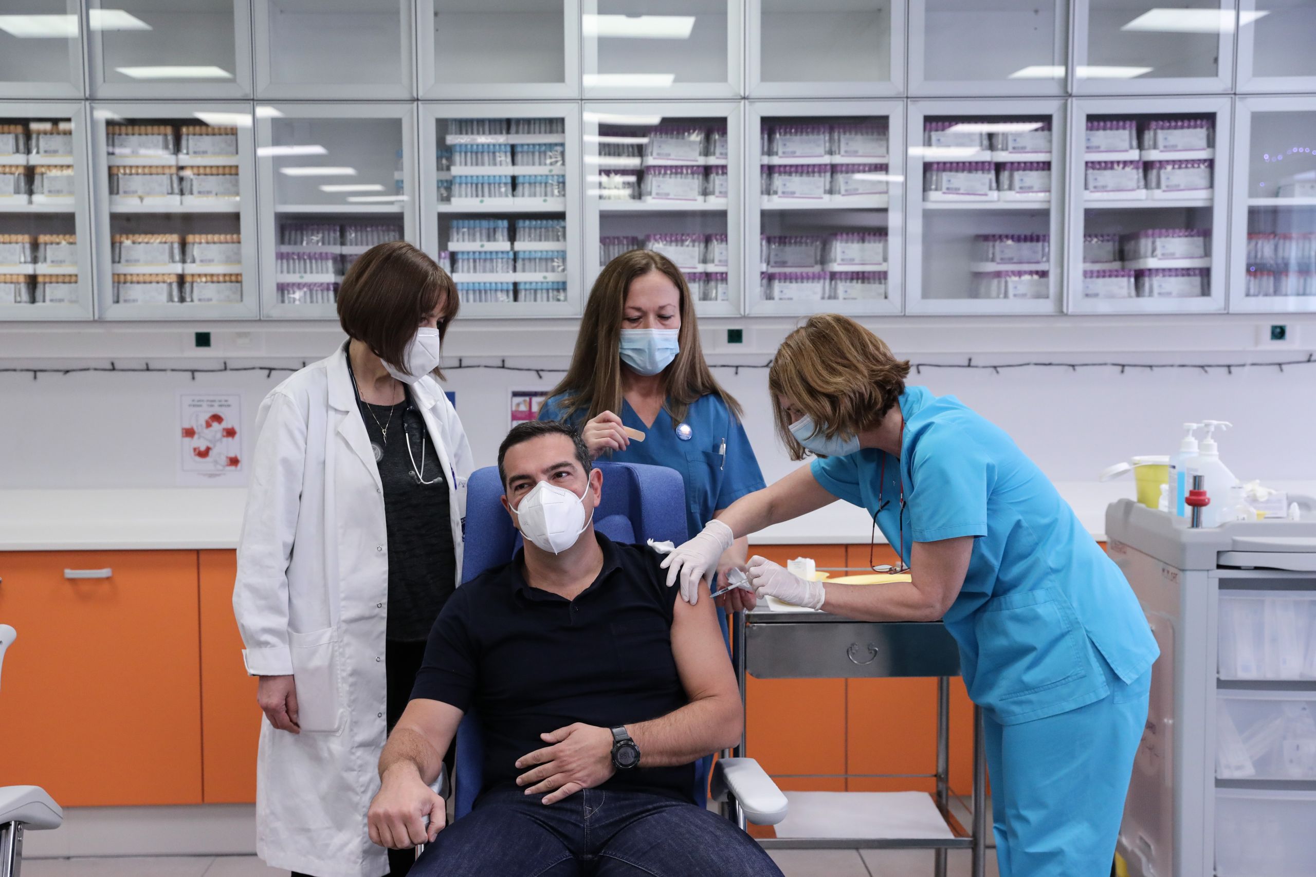 Αλέξης Τσίπρας: Εμβολιάστηκε κατά του κορωνοϊού ο πρόεδρος του ΣΥΡΙΖΑ