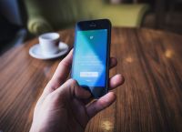 Twitter: Πωλήθηκε αντί μυθικού ποσού το πρώτο tweet Twitter: Πωλήθηκε αντί μυθικού ποσού το πρώτο tweet