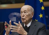 Βαλερί Ζισκάρ Ντ’ Εστέν: Ο «μεγάλος Ευρωπαίος» δεν βρίσκεται πια ανάμεσά μας Βαλερί Ζισκάρ Ντ’ Εστέν: Ο «μεγάλος Ευρωπαίος» δεν βρίσκεται πια ανάμεσά μας