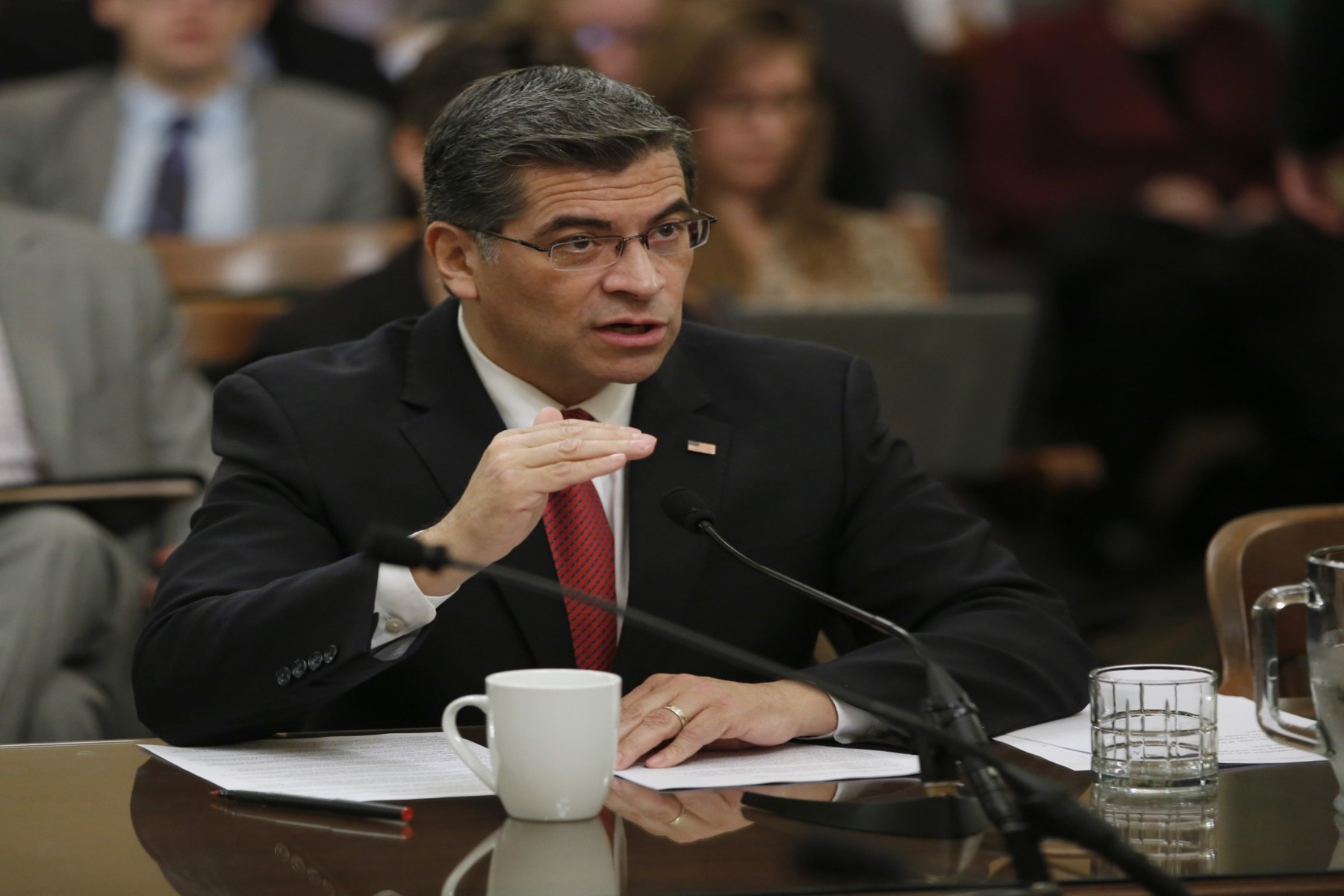 Υπουργός Υγείας ΗΠΑ: Αυτός αναλαμβάνει να αντιμετωπίσει τις συνέπειες της πανδημίας