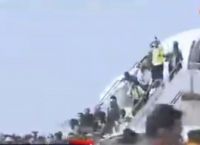 Υεμένη: Εκρήξεις και πυροβολισμοί στο αεροδρόμιο Άντεν κατά την άφιξη της νέας κυβέρνησης Υεμένη: Εκρήξεις και πυροβολισμοί στο αεροδρόμιο Άντεν κατά την άφιξη της νέας κυβέρνησης