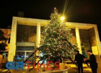 Θεσσαλονίκη: Άναψε το χριστουγεννιάτικο δέντρο στο ΑΧΕΠΑ και βούρκωσε ο Ζέρβας