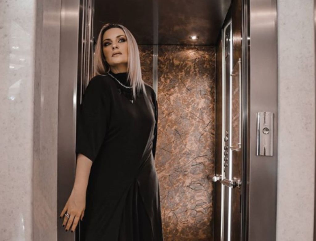 Ελισάβετ Μουτάφη: Στηρίζει δημόσια τη φίλη και συνάδελφό της, Λουκία Μιχαλά