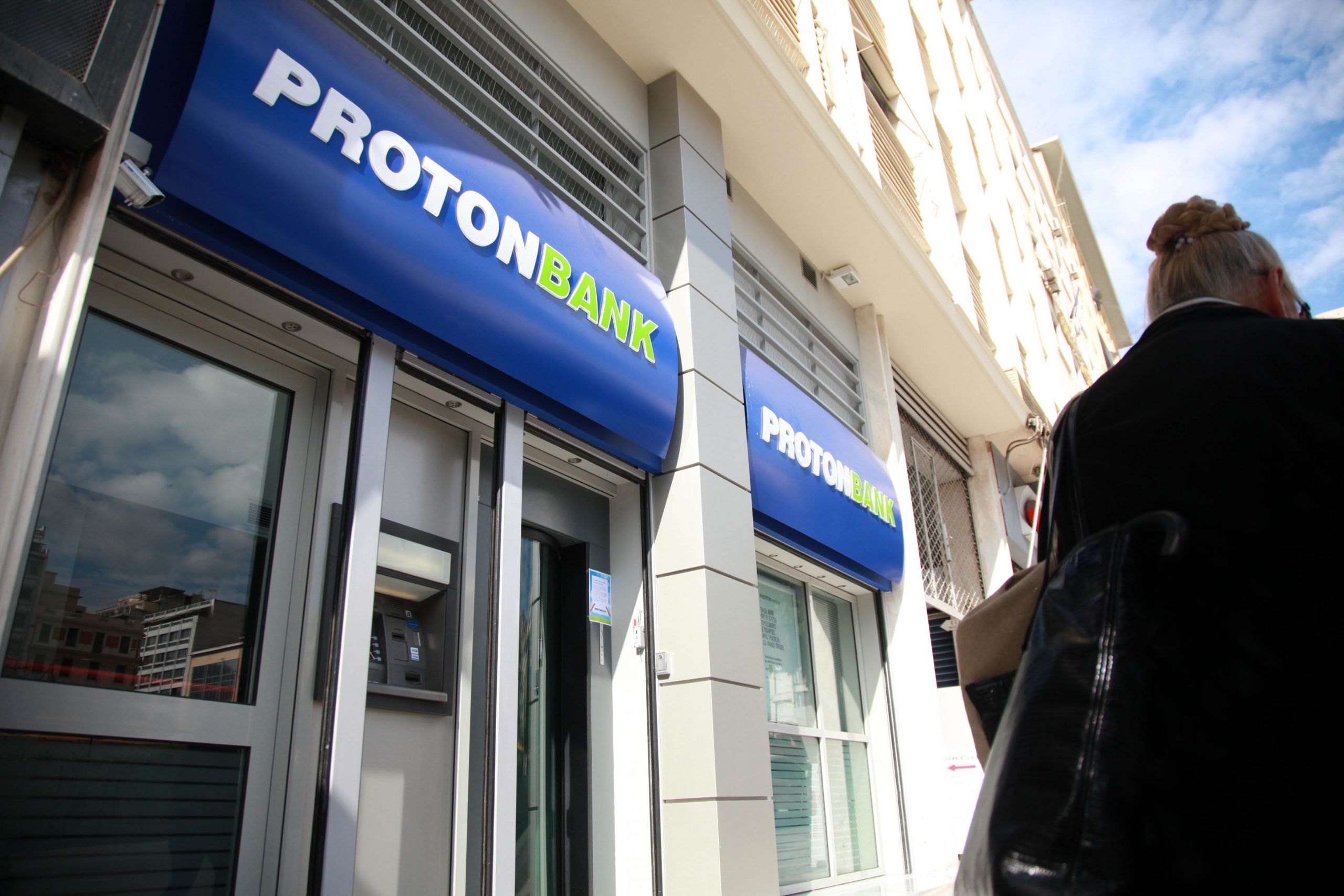 Υπόθεση Proton Bank: Καταδίκη με μικρές ποινές για Λαυρεντιάδη και 8 από τους συγκατηγορούμενούς του