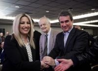 ΚΙΝΑΛ: Η Γεννηματά καθαίρεσε τον Λοβέρδο από κοινοβουλευτικό εκπρόσωπο ΚΙΝΑΛ: Η Γεννηματά καθαίρεσε τον Λοβέρδο από κοινοβουλευτικό εκπρόσωπο
