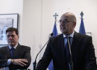 Χρόνια πολλά: Δένδιας και Βαρβιτσιώτης έστειλαν τις ευχές τους για τα Θεοφάνια