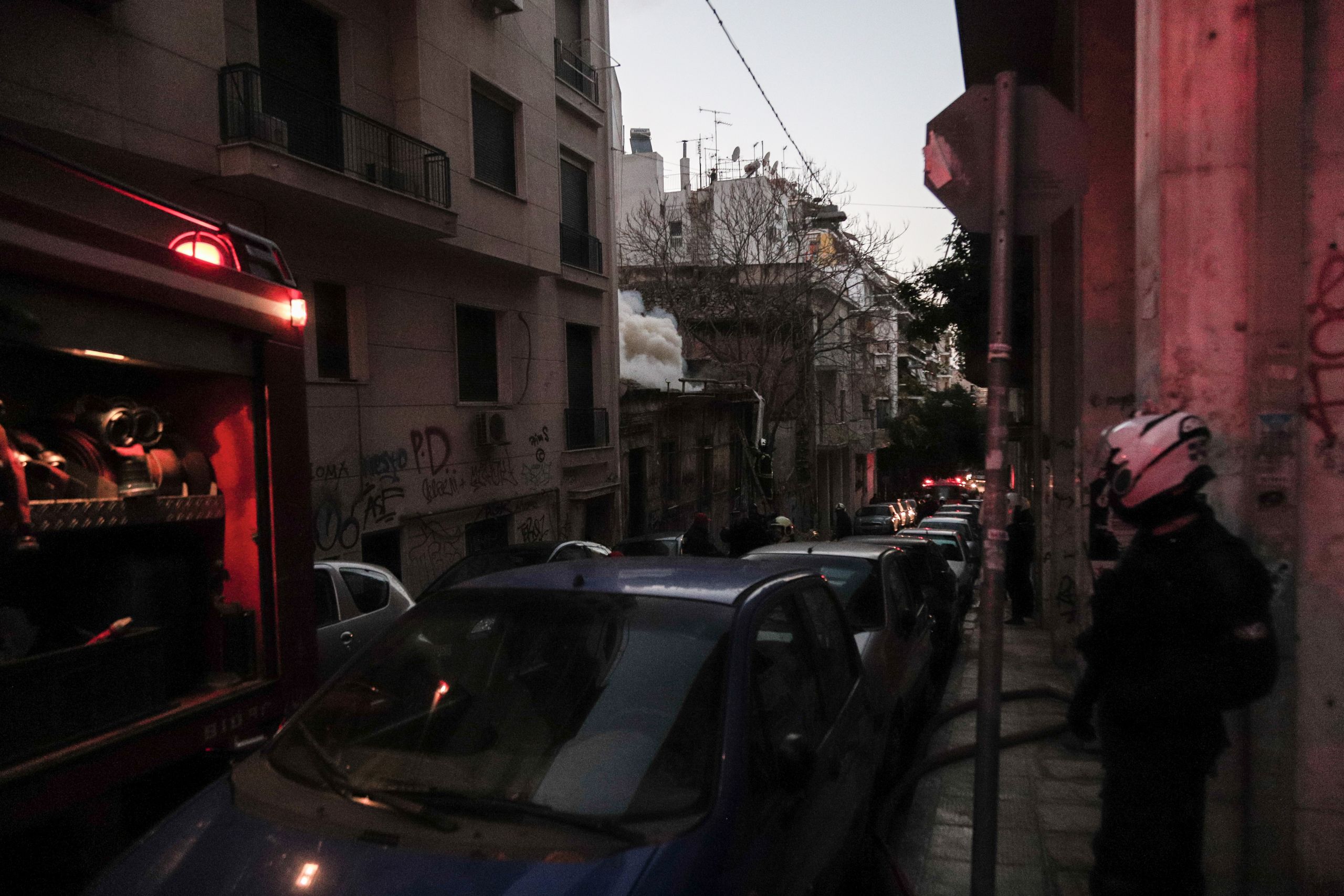 Φωτιά Μοναστηράκι: Πυρκαγιά έχει ξεσπάσει σε χώρο γραφείων
