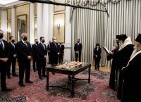 Νέα κυβέρνηση: Σε τρεις δόσεις η ορκωμοσία – Έδωσε το «παρών» στην πρώτη ο Ιερώνυμος Νέα κυβέρνηση: Σε τρεις δόσεις η ορκωμοσία – Έδωσε το «παρών» στην πρώτη ο Ιερώνυμος