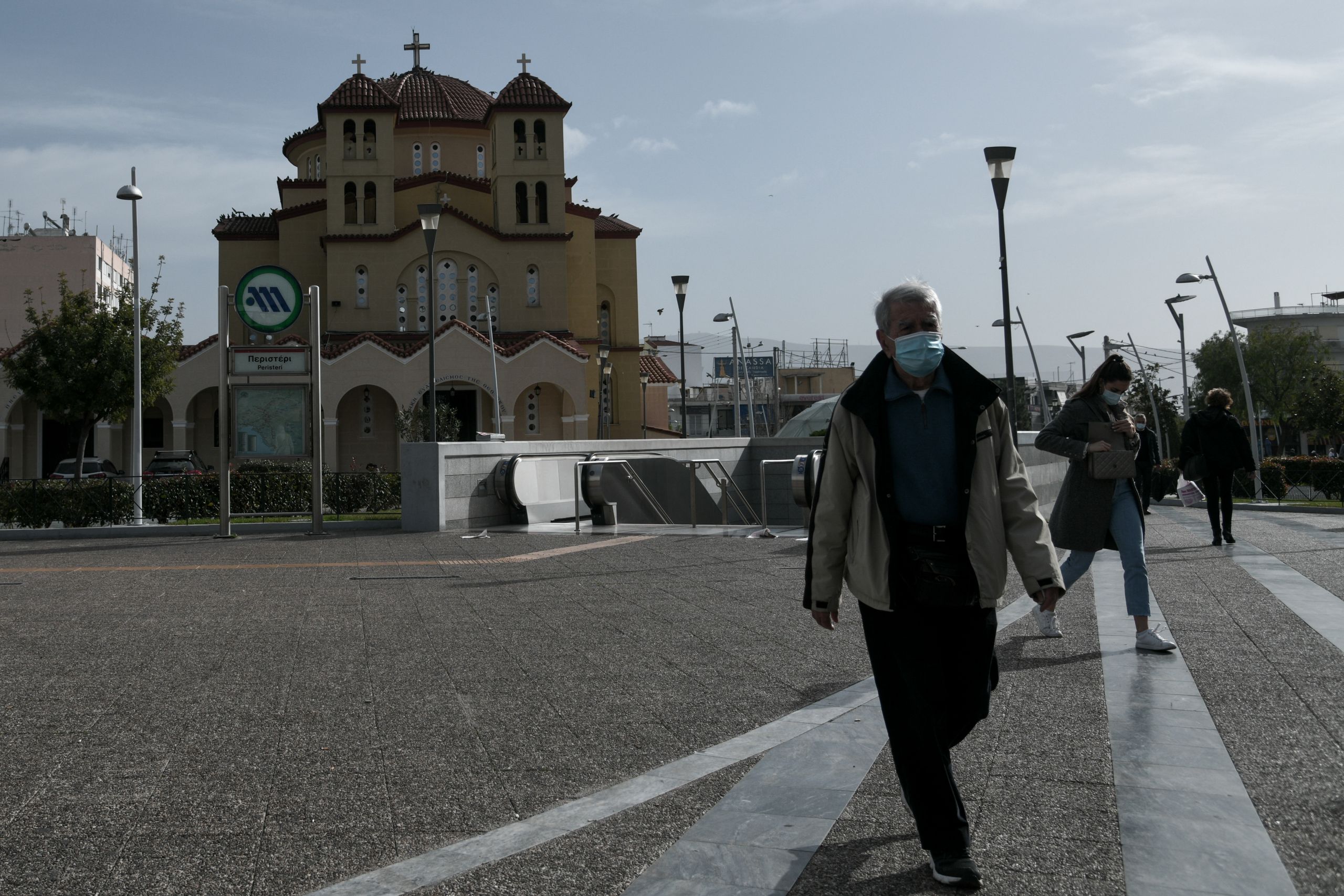 Κρούσματα σήμερα 11/1: Το τρίτο κύμα του ιού φοβίζει και φέρνει παράταση των μέτρων