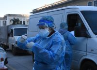 Κρούσματα σήμερα 14/1: Η κυβέρνηση επιλέγει τα τοπικά αυστηρά lockdown – Τι γίνεται με σχολεία και αγορά