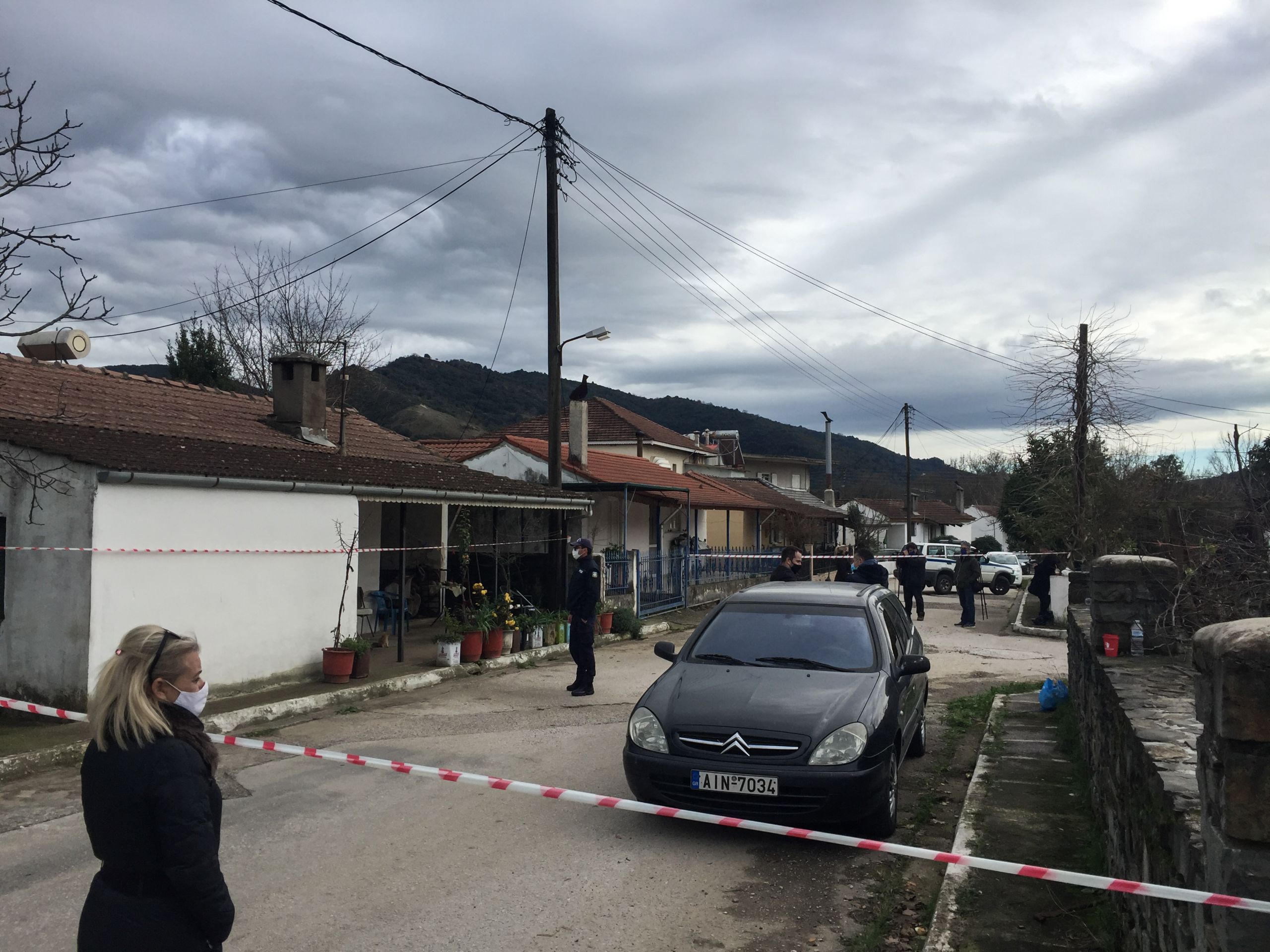 Έγκλημα στο Χαλκιόπουλο: Τρεις οι δράστες – Νεκρός ο ηλικιωμένος, σε κατάσταση σοκ η συζυγός του