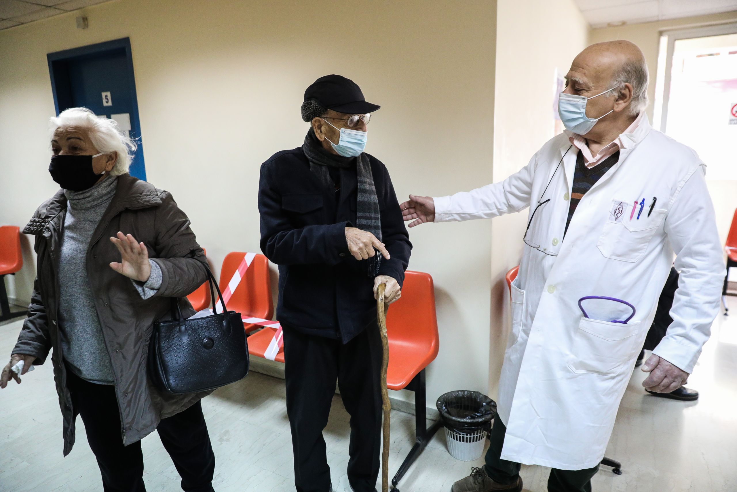 Εμβόλιο κορωνοϊός: Πόσοι εμβολιασμοί και πού έχουν γίνει μέχρι σήμερα Πέμπτη 21 Ιανουαρίου