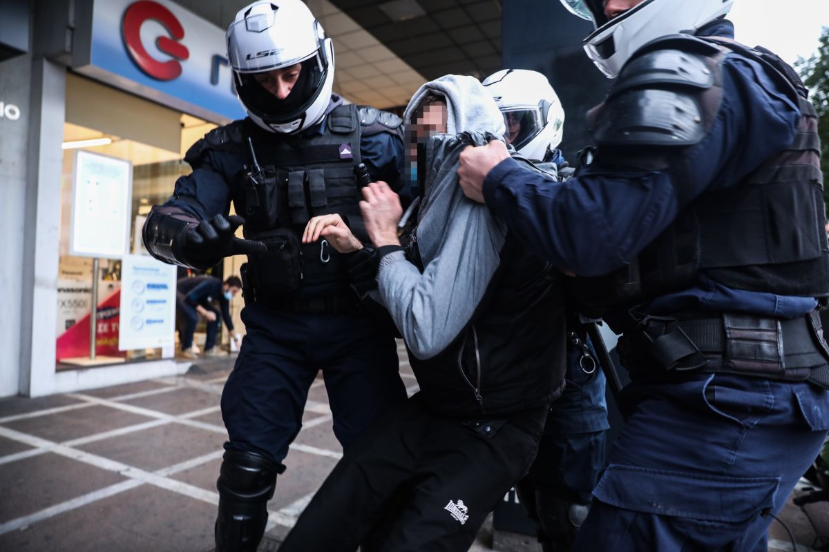 Συγκέντρωση για Κουφοντίνα: Ξύλο και συλλήψεις στα Προπύλαια