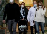 Μπαλατσίνου: Βγήκε από το μαιευτήριο με το μωρό – Στο πλευρό της ο Βασίλης Κικίλιας Μπαλατσίνου: Βγήκε από το μαιευτήριο με το μωρό – Στο πλευρό της ο Βασίλης Κικίλιας