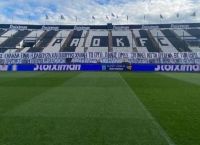 Πανό κατά της κυβέρνησης στην Τούμπα: «Για εσάς Ελλάδα είναι η χαβούζα» Πανό κατά της κυβέρνησης στην Τούμπα: «Για εσάς Ελλάδα είναι η χαβούζα»