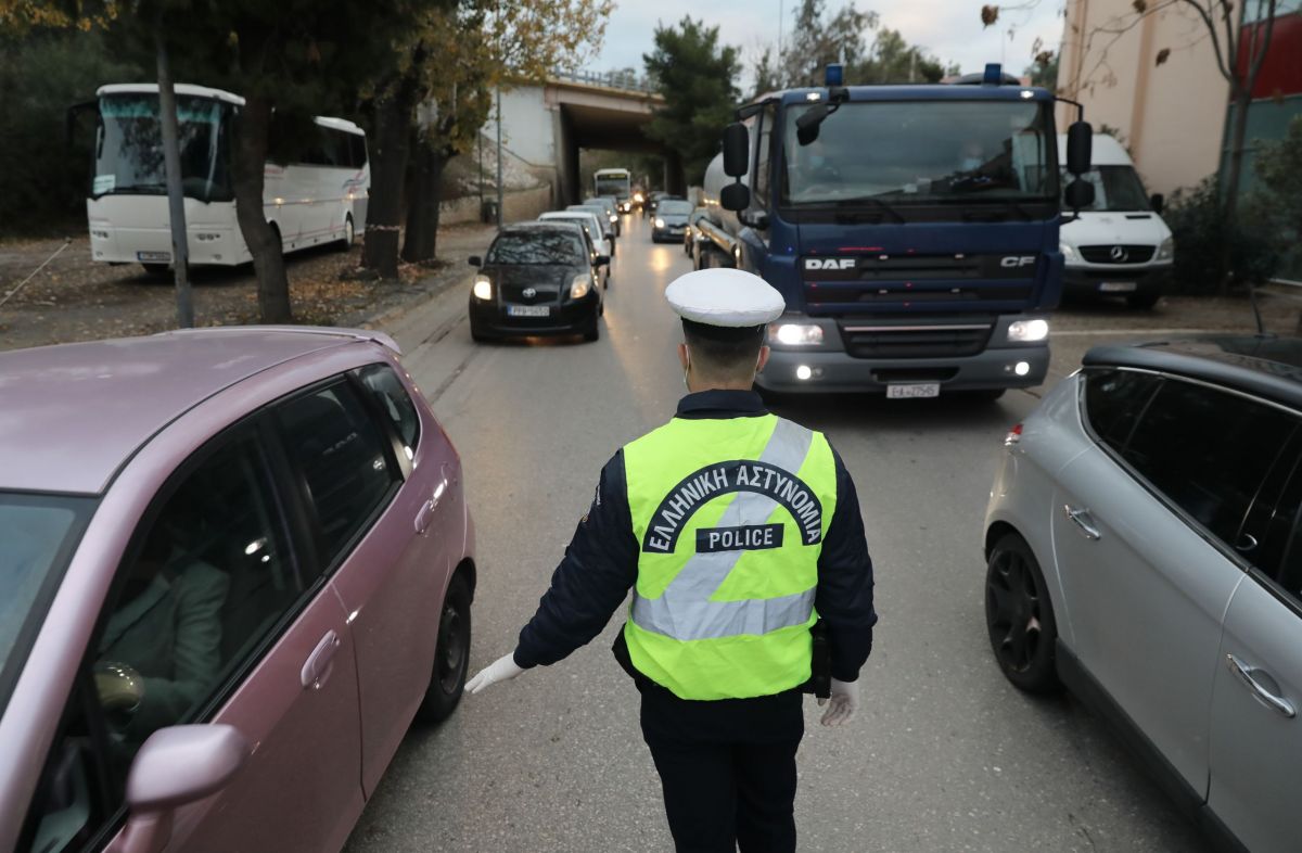 Lockdown στην Αττική: Έλεγχοι και μπλόκα από την Αστυνομία για την τήρηση των μέτρων