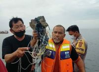 Ινδονησία: Πληροφορίες για 62 επιβάτες στο μοιραίο αεροσκάφος – Έκανε βουτιά 10000 ποδιών