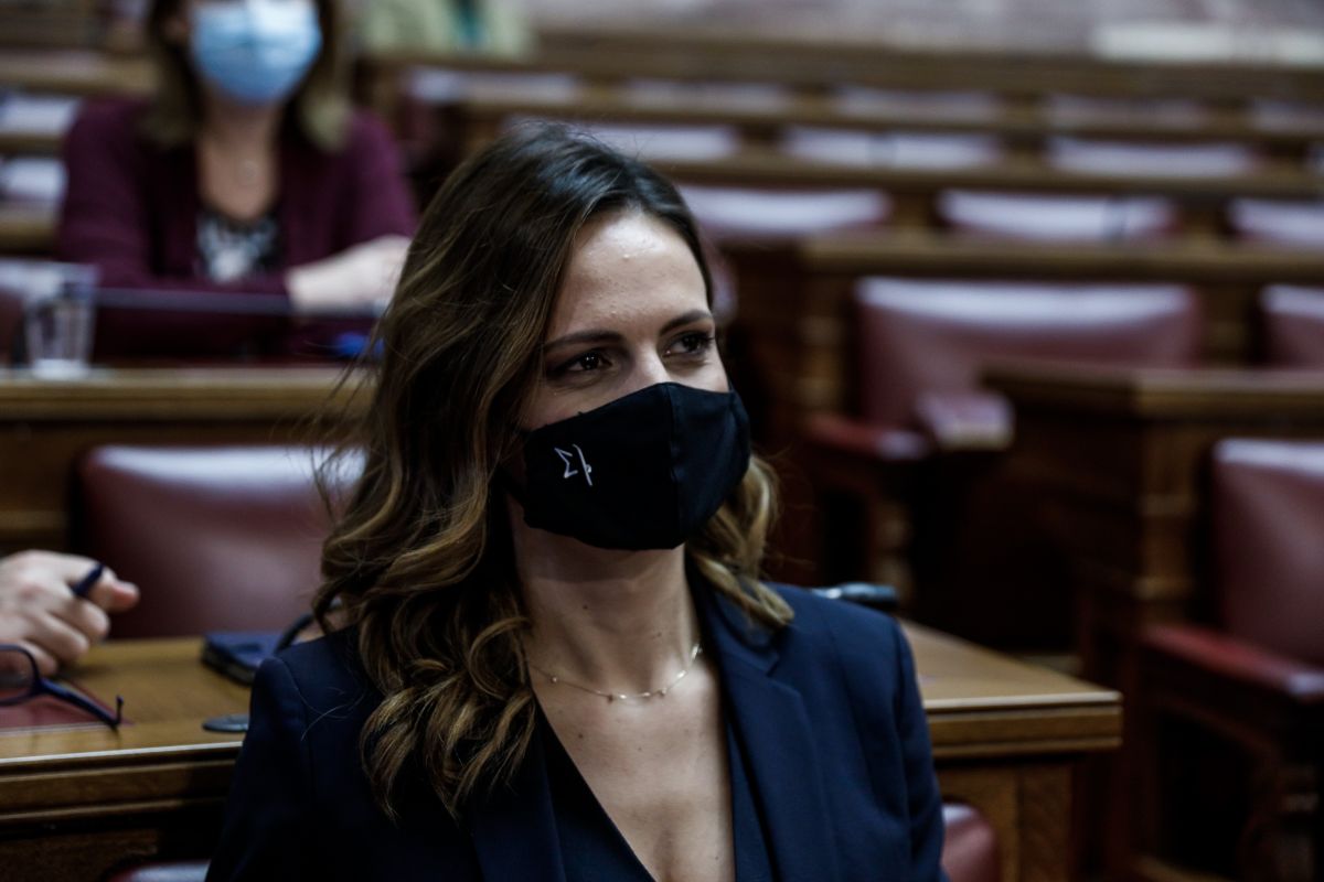 Αχτσιόγλου: Η άρση του lockdown δεν αρκεί για επανεκκίνηση της οικονομίας