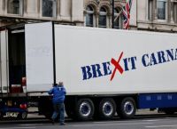 Brexit: Διαμαρτύρονται οι αλιείς – Φορτηγά με ψάρια περικύκλωσαν το βρετανικό κοινοβούλιο Brexit: Διαμαρτύρονται οι αλιείς – Φορτηγά με ψάρια περικύκλωσαν το βρετανικό κοινοβούλιο