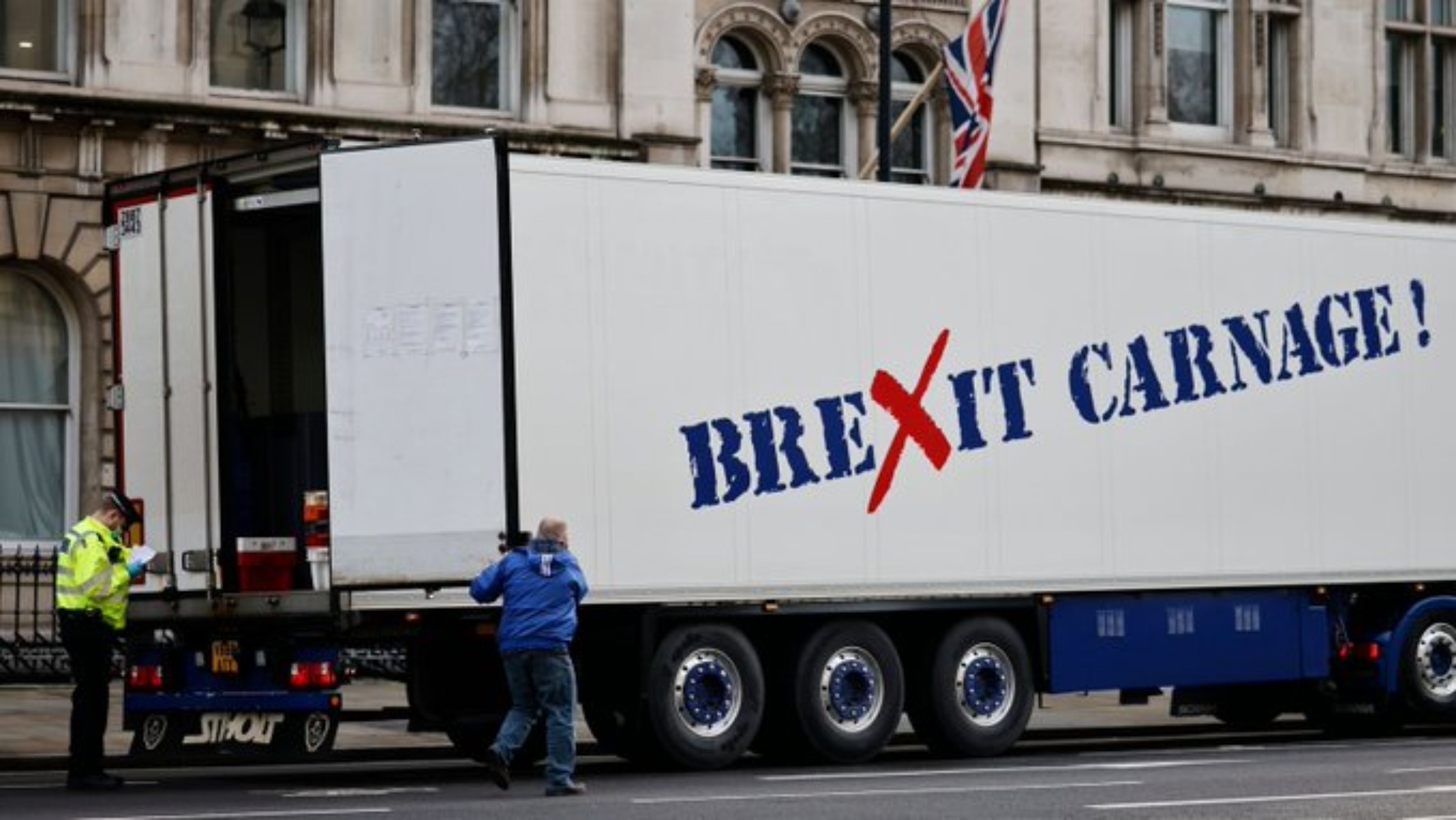 Brexit: Διαμαρτύρονται οι αλιείς – Φορτηγά με ψάρια περικύκλωσαν το βρετανικό κοινοβούλιο