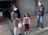 Λέσβος: Οικογένεια προσφύγων συγκινεί – Βρήκαν και παρέδωσαν πορτοφόλι με χρήματα στην αστυνομία Λέσβος: Οικογένεια προσφύγων συγκινεί – Βρήκαν και παρέδωσαν πορτοφόλι με χρήματα στην αστυνομία